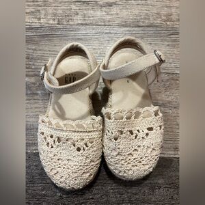 GAP baby size 6 crochet sandals